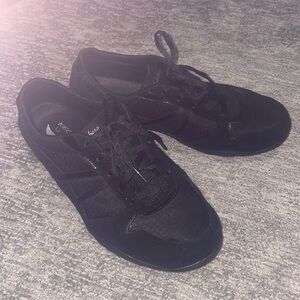 Women’s Black shoes